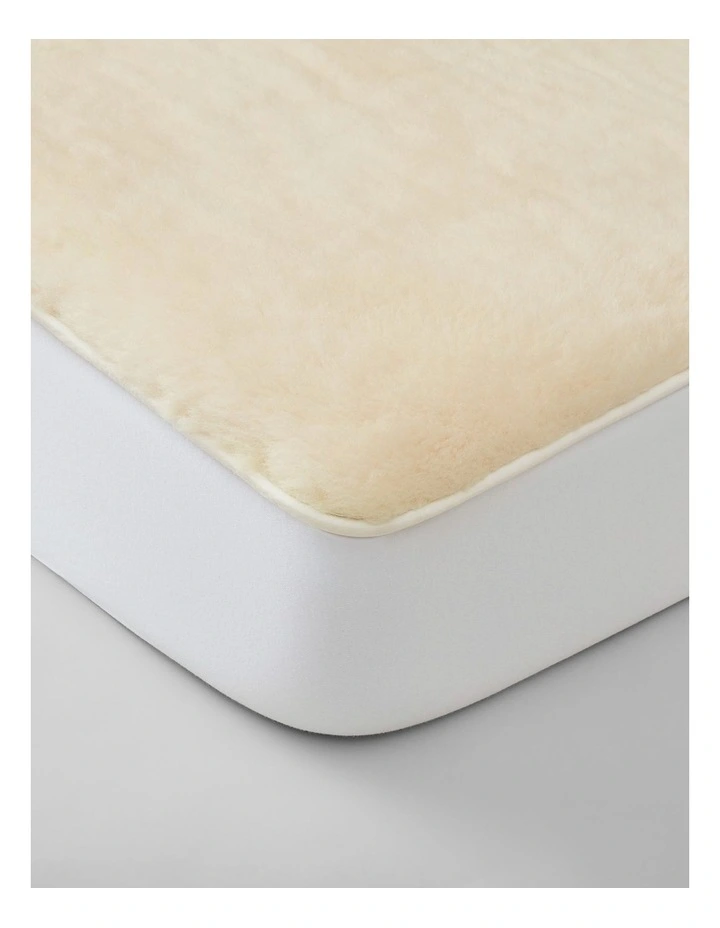 Deluxe Australian Wool Reversible Underlay In White 3 Deluxe Australian Wool Reversible Underlay In White