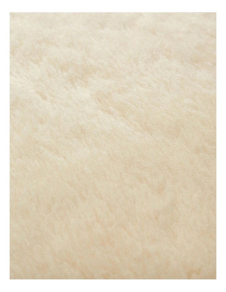 Deluxe Australian Wool Reversible Underlay In White 4 Deluxe Australian Wool Reversible Underlay In White - Image 2